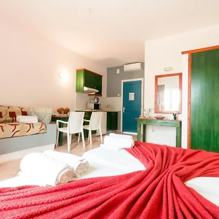 Royal Garden - Red Apartment