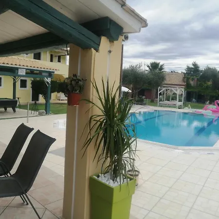 Royal Garden - Red Apartment